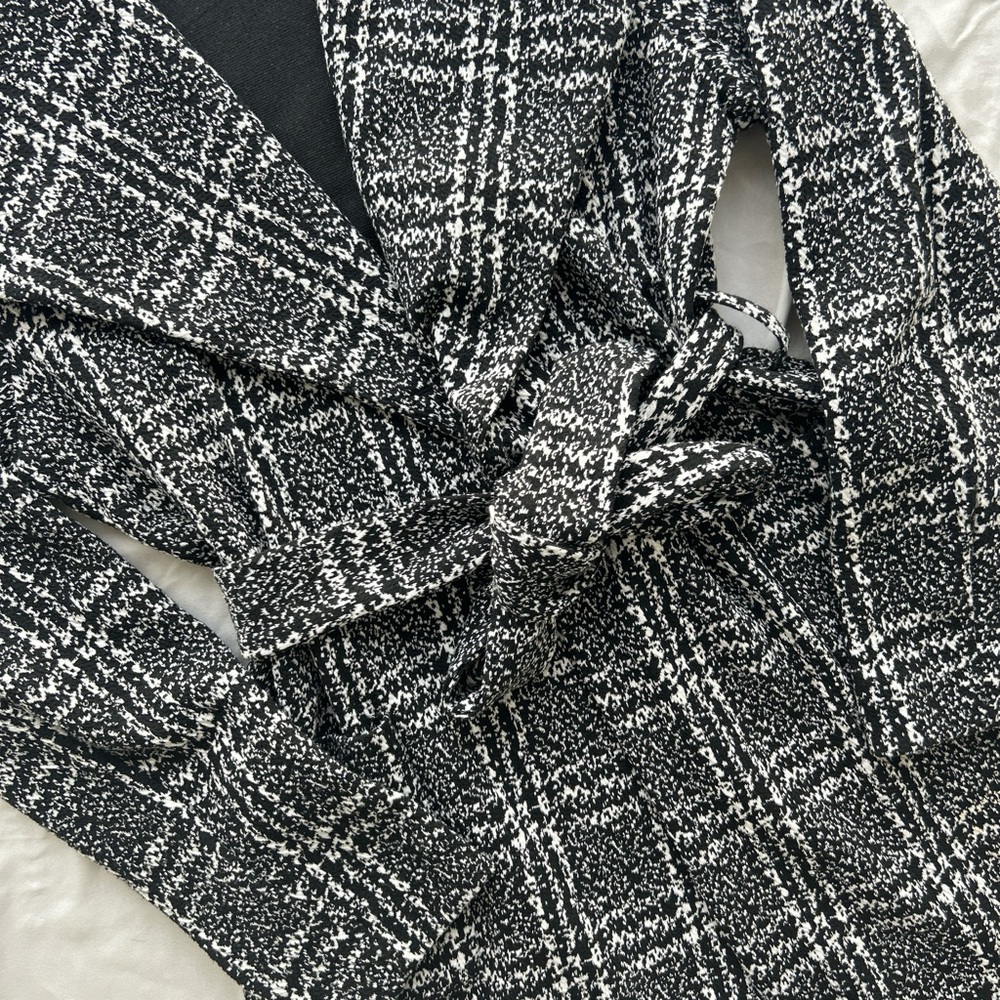 Chic Black and White Plaid Coat - Picture 4 of 4